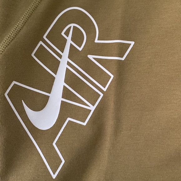 Nike Air
Women's High-Waisted Graphic Leggings - Picture 5 of 6
